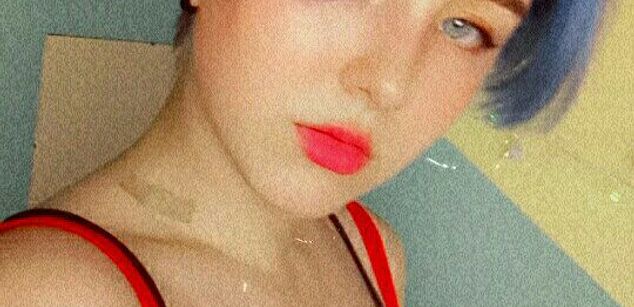 Model - Anna Cherry teen