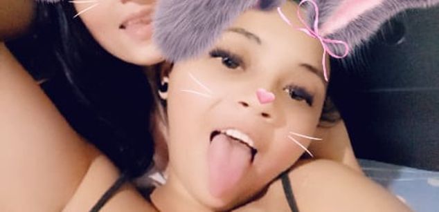 Model - GIRLS_KINKY piss