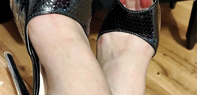 Model - Dominatrix Dinah beautiful