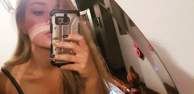 Model - eintonshe cum