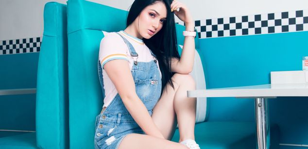 Model - EmilyPrada feet