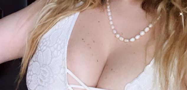 Model - Anne Ray curvy