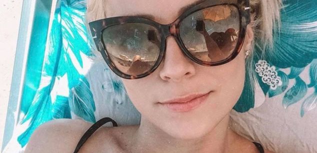 Model - Briana Benks wet