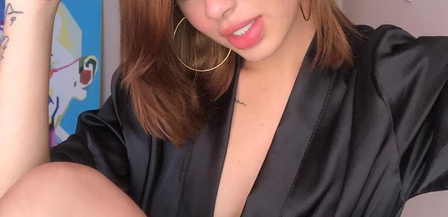 Model - Reachel_cam natural