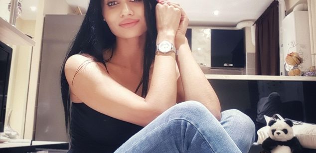 Model - Flavia McRoss domination