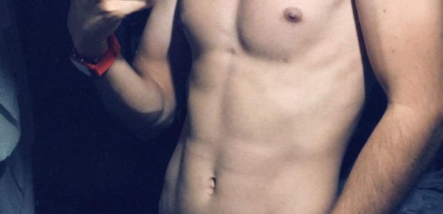 Model - Xander_Scott bottom