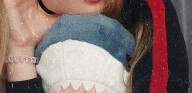 Model - Effie fingers