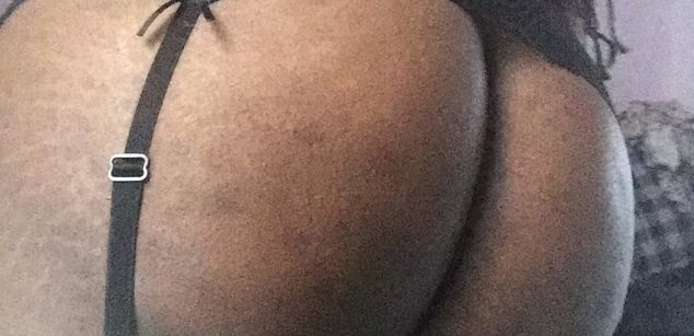 Model - Kayaa Dominant submissa