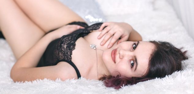 Model - LittleReislin talkative