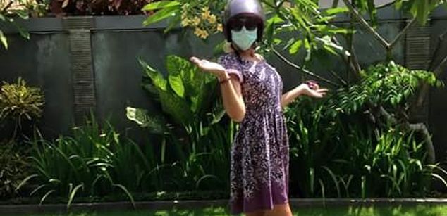 Model - Lady Thania naturaltits