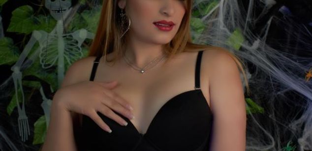 Model - sharom double