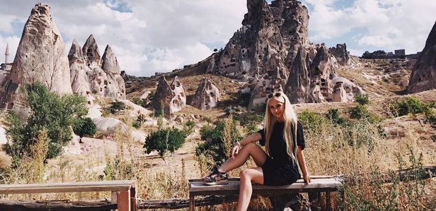 Model - AppleBrandy heels