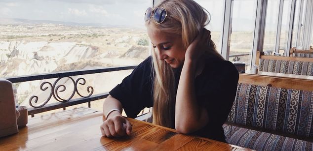 Model - AppleBrandy heels