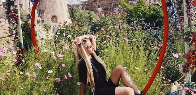 Model - AppleBrandy heels