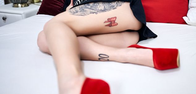 Model - BriannaBond pussy