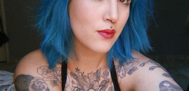 Model - Alaaska bigbutt