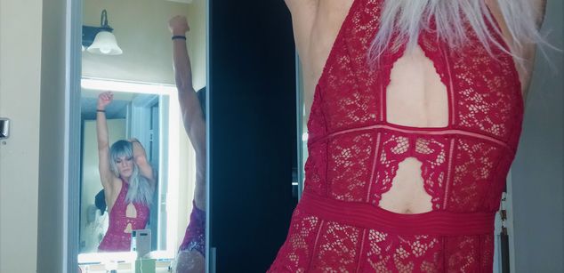 Model - Rylei Doll striptease