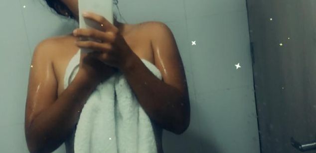 Model - Chloe22 petite