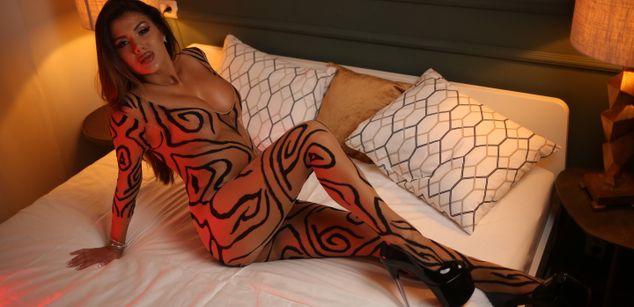 Model - LovelyBecca longlegs