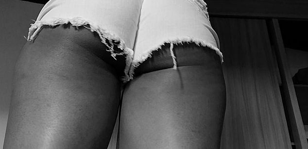 Model - ava_garcia PIERNAS