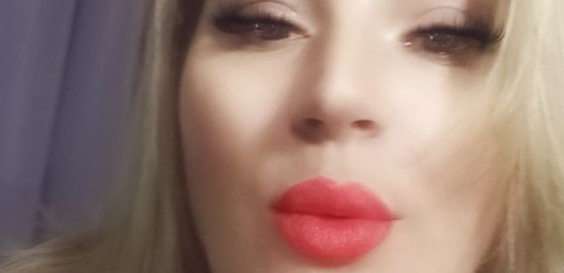 Model - Mercedes_ squirting