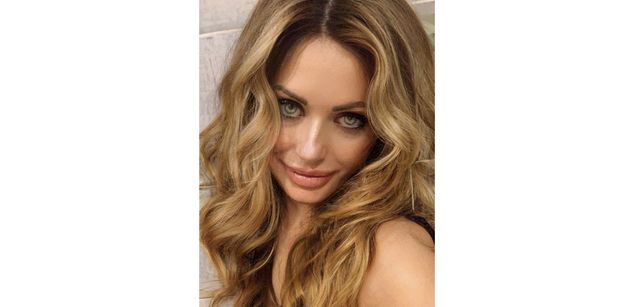 Model - Victoria29 blond