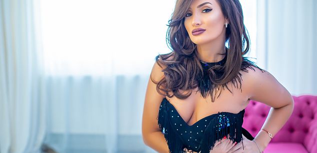 Model - AnnaKarev bigboobs