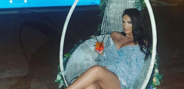 Model - AnnaKarev bigboobs