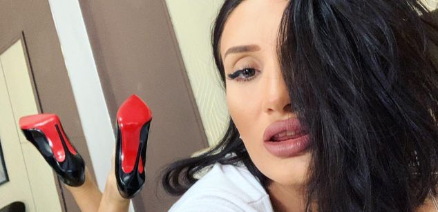 Model - AnnaKarev bigboobs