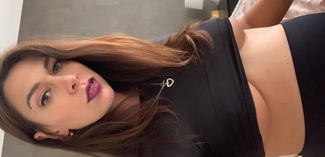 Model - Ani Blackfox feet