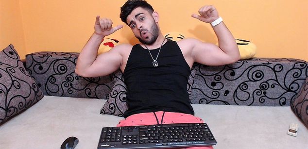 Model - dannybadboyme13 cumshow