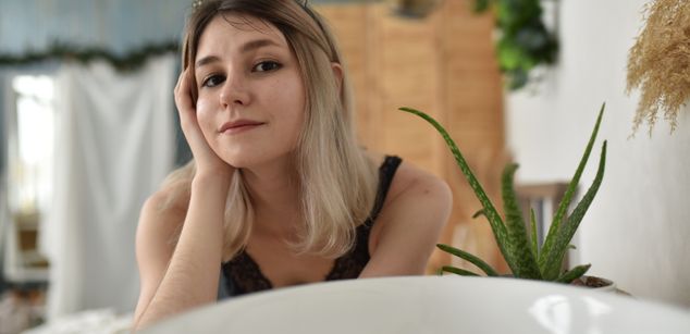 Model - FlexiMona shy