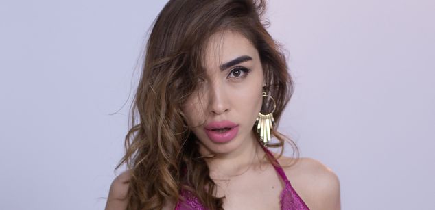 Model - IvyFerin brunette