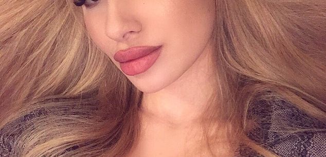 Model - HOTBLONDA77 dirtytalk