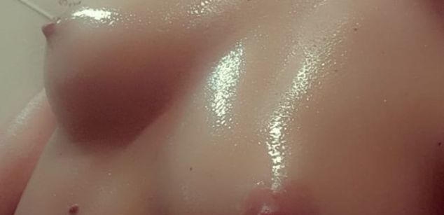 Model - Lydia Belucci friendly