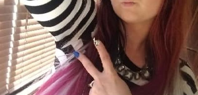 Model - Shannon Smokes milf