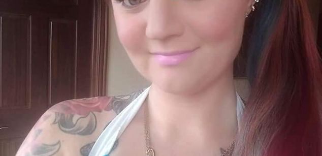 Model - Shannon Smokes milf