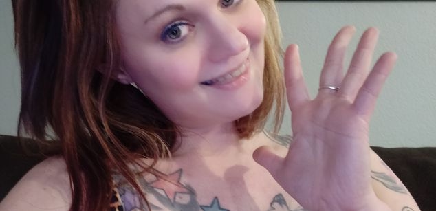 Model - Shannon Smokes milf