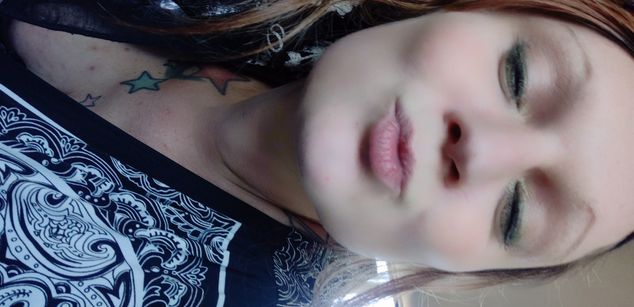 Model - Shannon Smokes milf