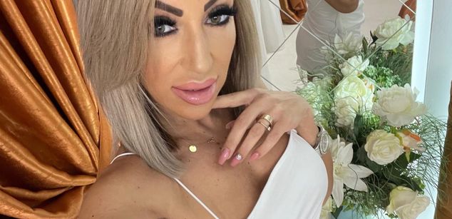 Model - Diana Smith feet