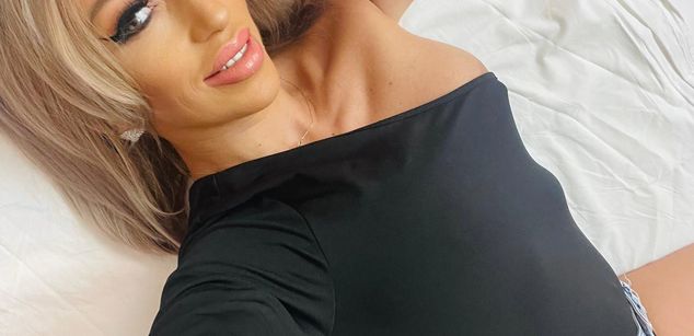 Model - Diana Smith feet