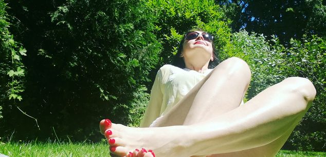 Model - Dominatrix Dinah beautiful