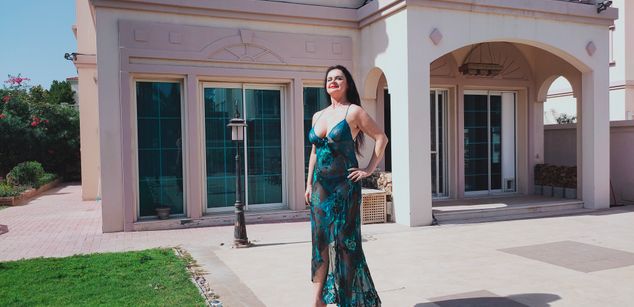 Model - Dominatrix Dinah beautiful