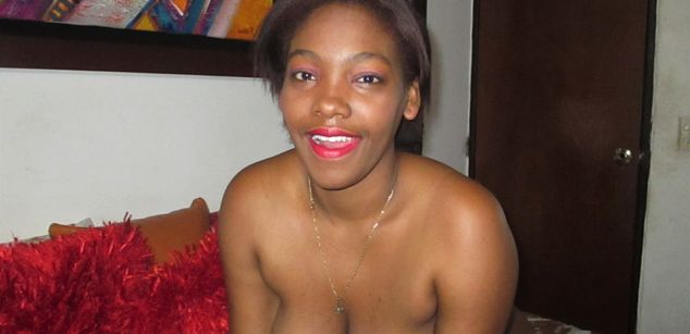 Model - Tarahtwisthot natural