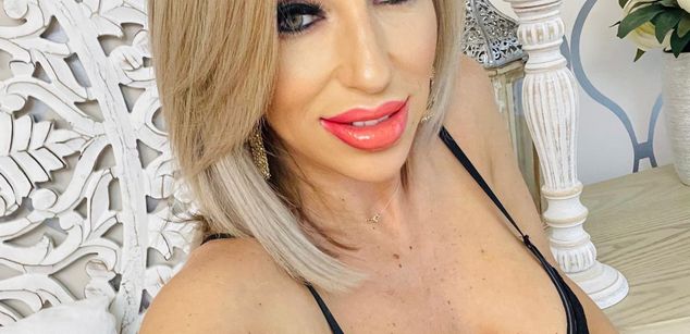 Model - Diana Smith feet