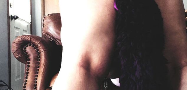 Model - KittenNibby feet