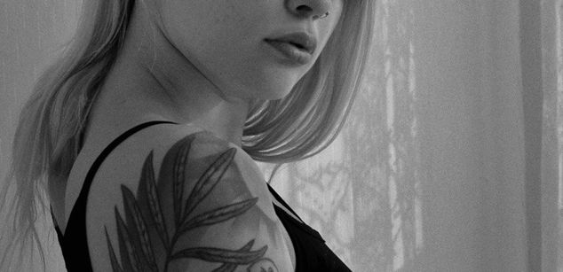 Model - OliMoo nails