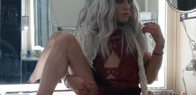 Model - Rylei Doll striptease