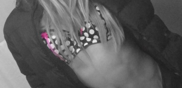 Model - Rylei Doll striptease