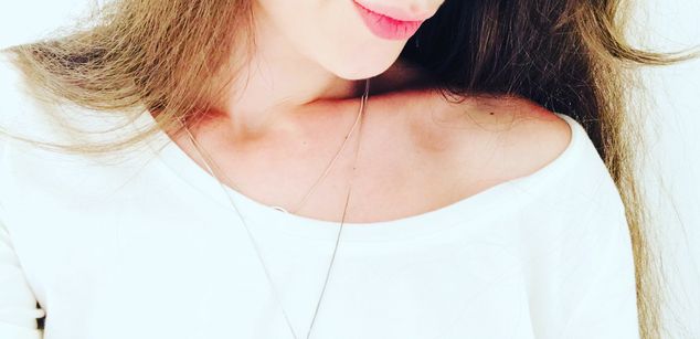 Model - Lilly sage natural